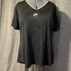 Nike Air Dri-Fit top with open area on lower back for air flow?